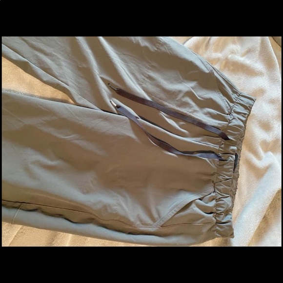 Under Armour Joggers - Picture 2 of 3